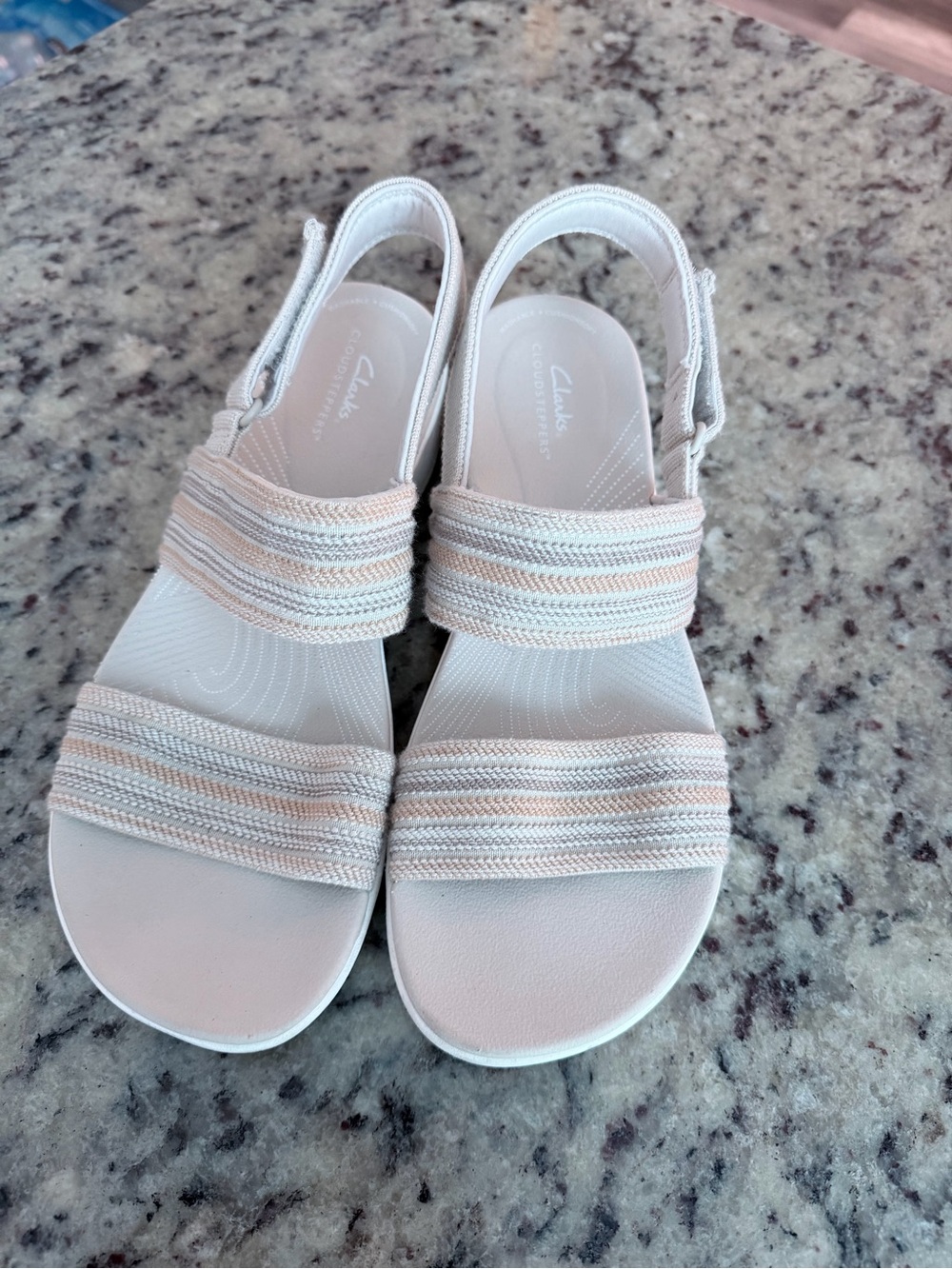 Clarks Women's Cream Elastic Strap Casual Sandals